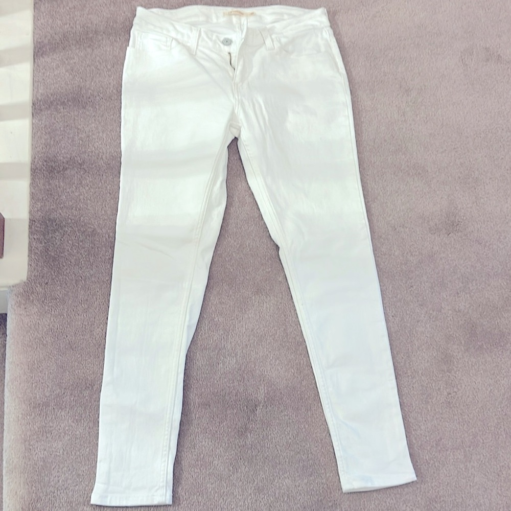 Womens Levi’s 535 Super Skinny White Jeans size 30, gently used great condition